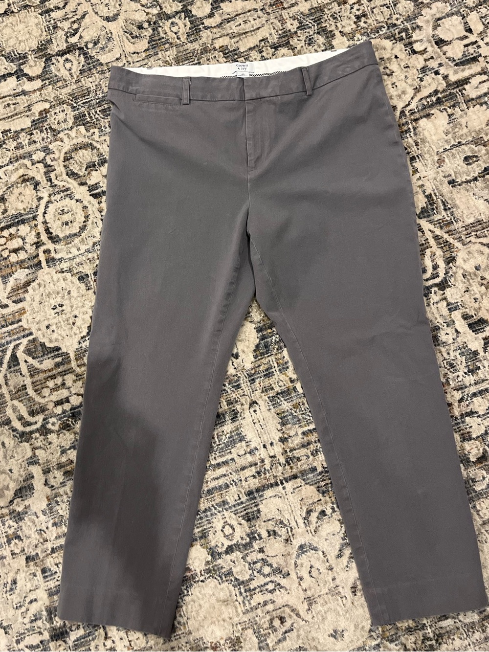 crown & ivy Gray Crop Straight-Leg Pants